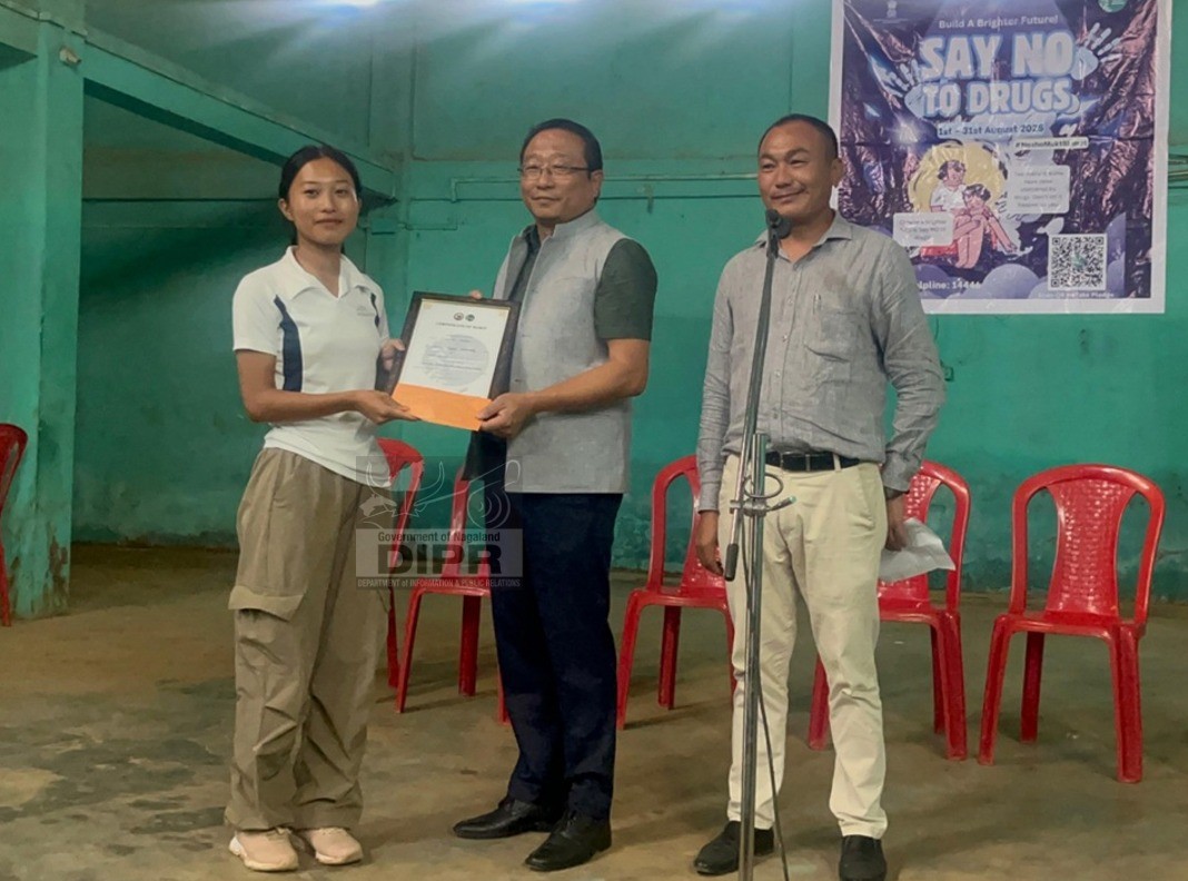 award-presentation-programme-on-essay-writing-competition-held-at-meluri
